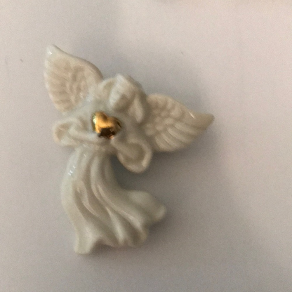 Lennox angel with harp broach